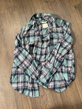 American Eagle Outfitters Plaid Button-Up Shirt in Mint, Navy, Pink